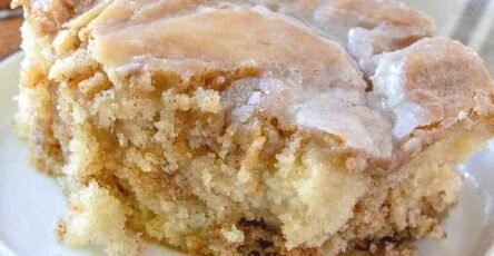 Thumbnail Homemade Cinnamon Roll Cake