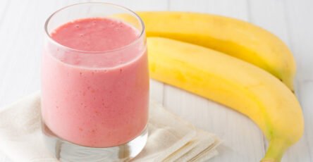 CRANBERRY-BANANA SMOOTHIE