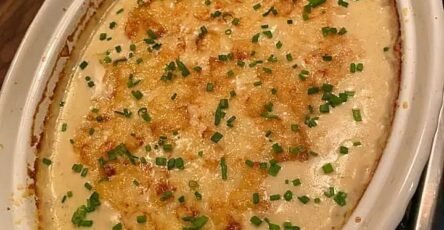 Cheesy Copycat Ruth’s Chris Potatoes Au Gratin