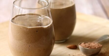 Cocoa-Almond Smoothie